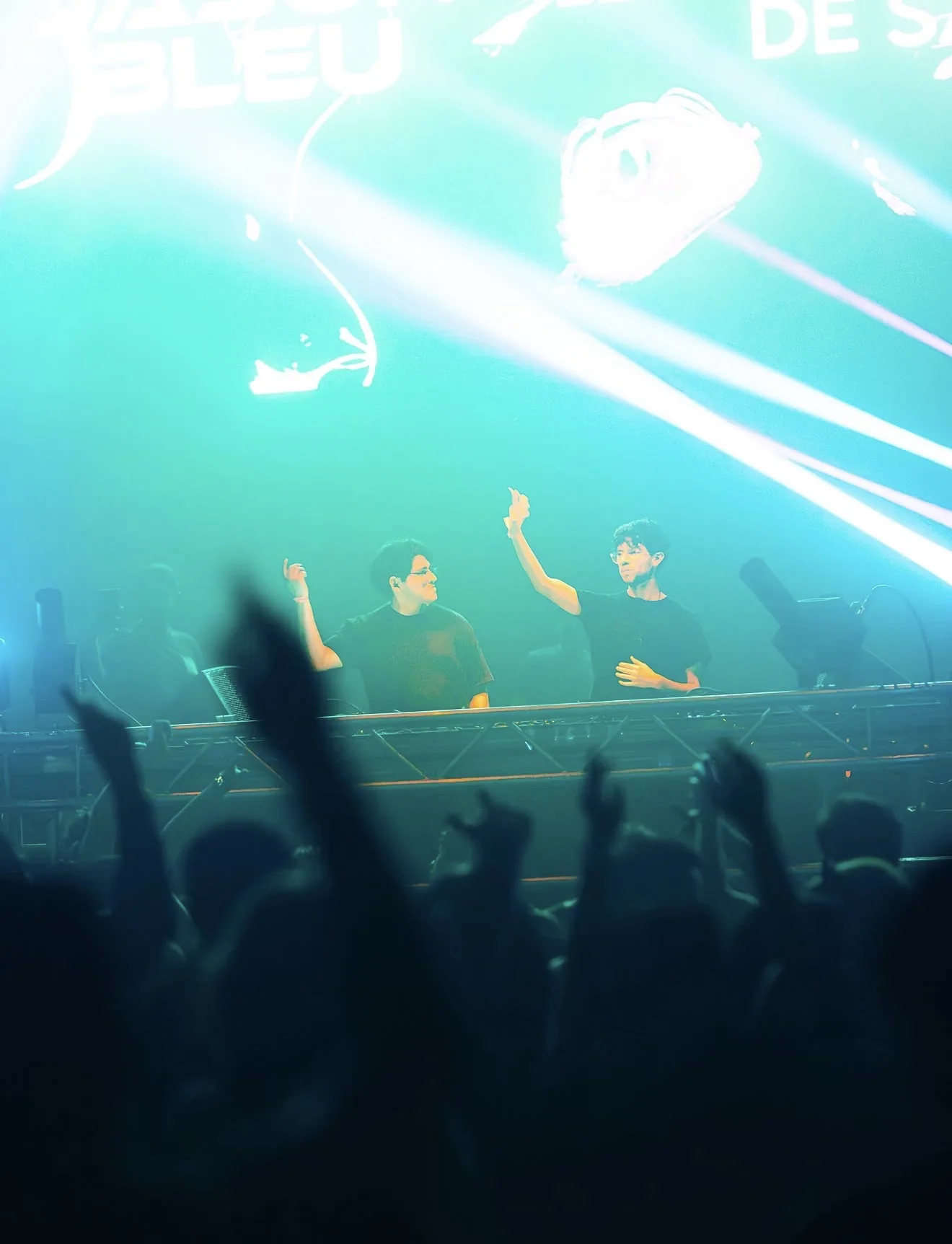 Jason Bleu performing on the Avalon Hollywood MainStage